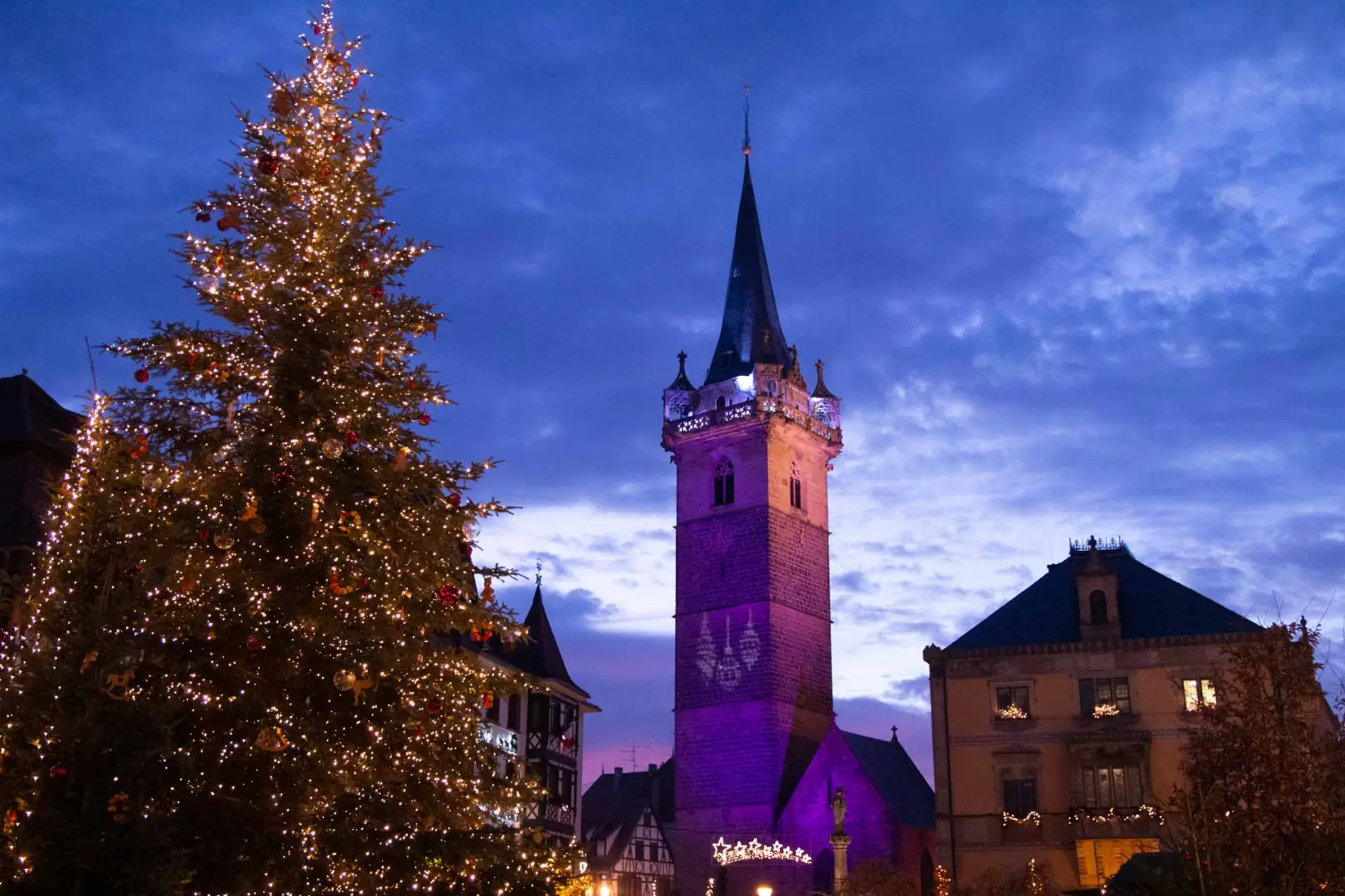 Vive la magia de la navidad en los pueblos más bonitos de esta región francesa. Llenos de viñedos y un ambiente mágico. Iremos a Colmar, Friburgo...