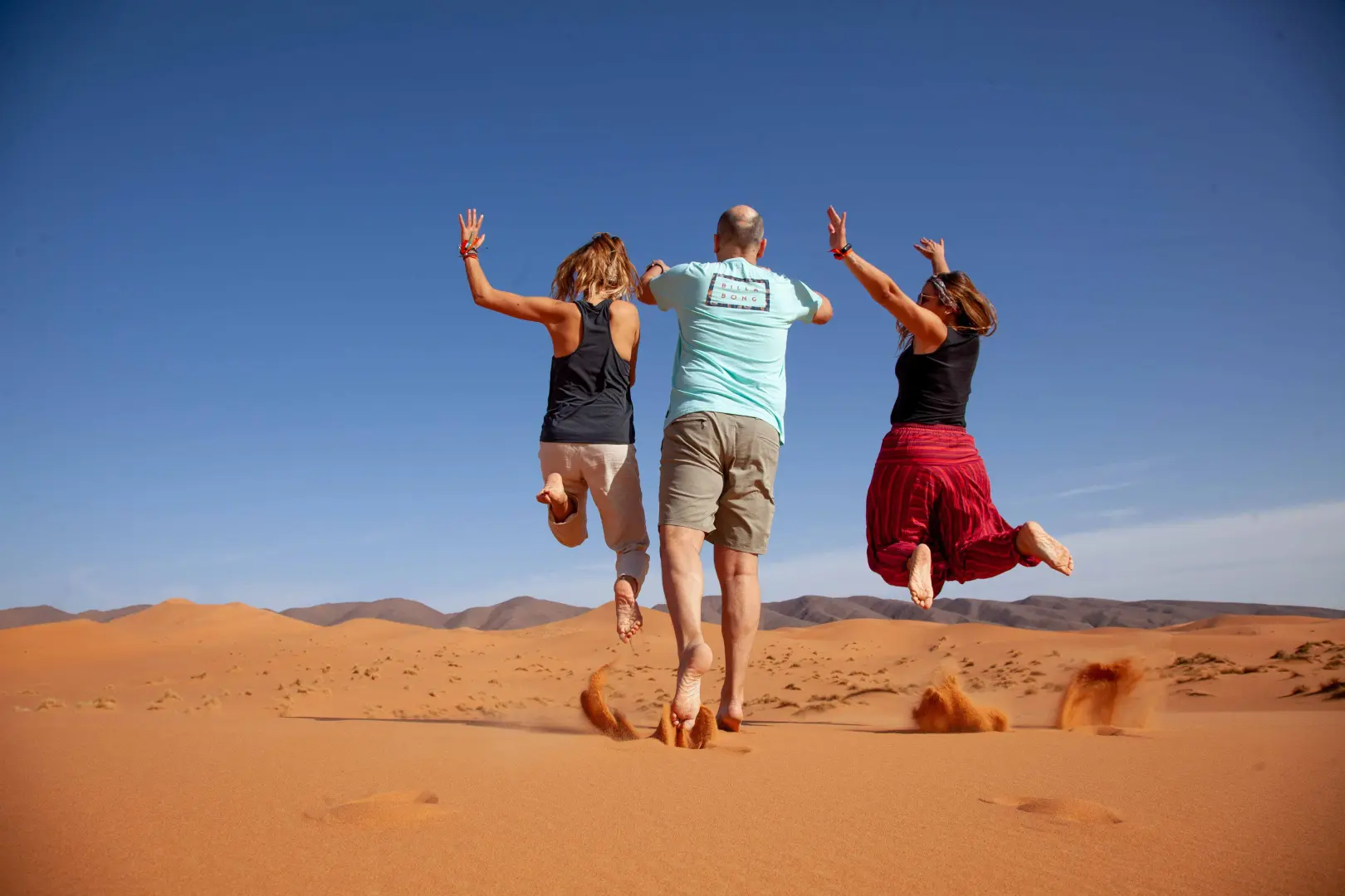 Únete a este viaje en grupo a Marruecos. Desde Marrakech, cruza las montañas del Alto Atlas y adéntrate al desierto de Merzouga, una experiencia única.