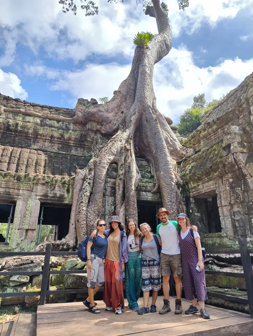 Descubre Hoi An, Hue, Hanoi, Ha Long. Experiencias locales, alojamientos tradicionales, crucero, campos de arroz, templos Angkor Wat y aldeas flotantes.