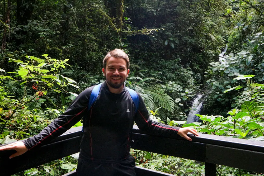 Aprende el auténtico significado de PURA VIDA y vive una aventura sorpresa sin precedentes. Desde Tortuguero, cruzando por el parque Monteverde