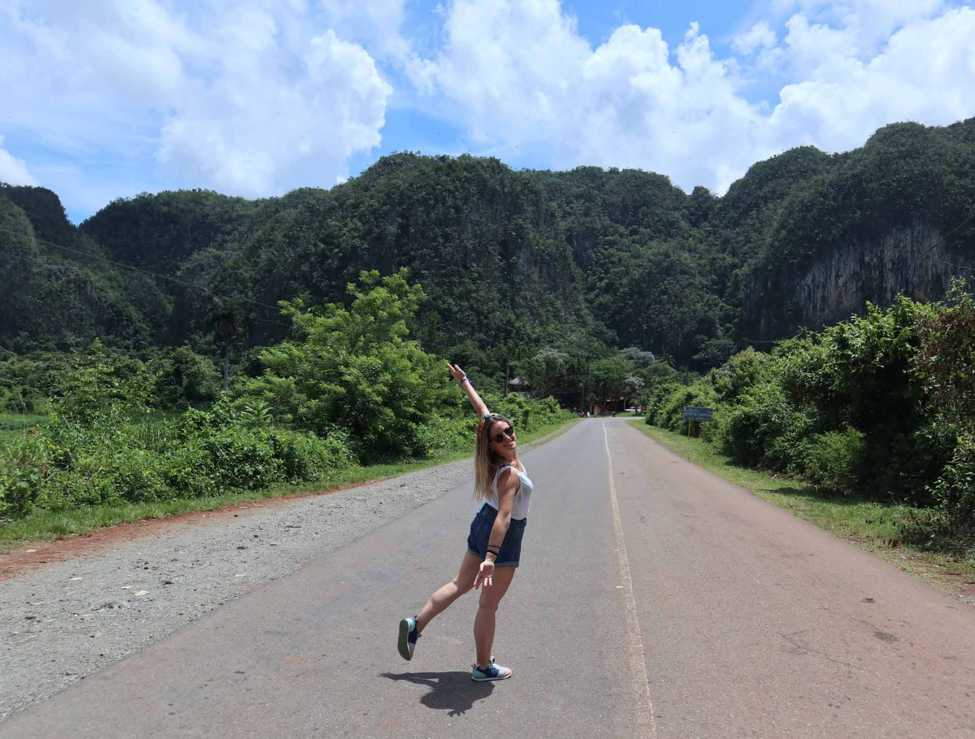 Disfruta de las maravillas de Cuba en un viaje en grupo reducido empezando por la Habana. Música, coches clásicos, playas paradisíacas y naturaleza.