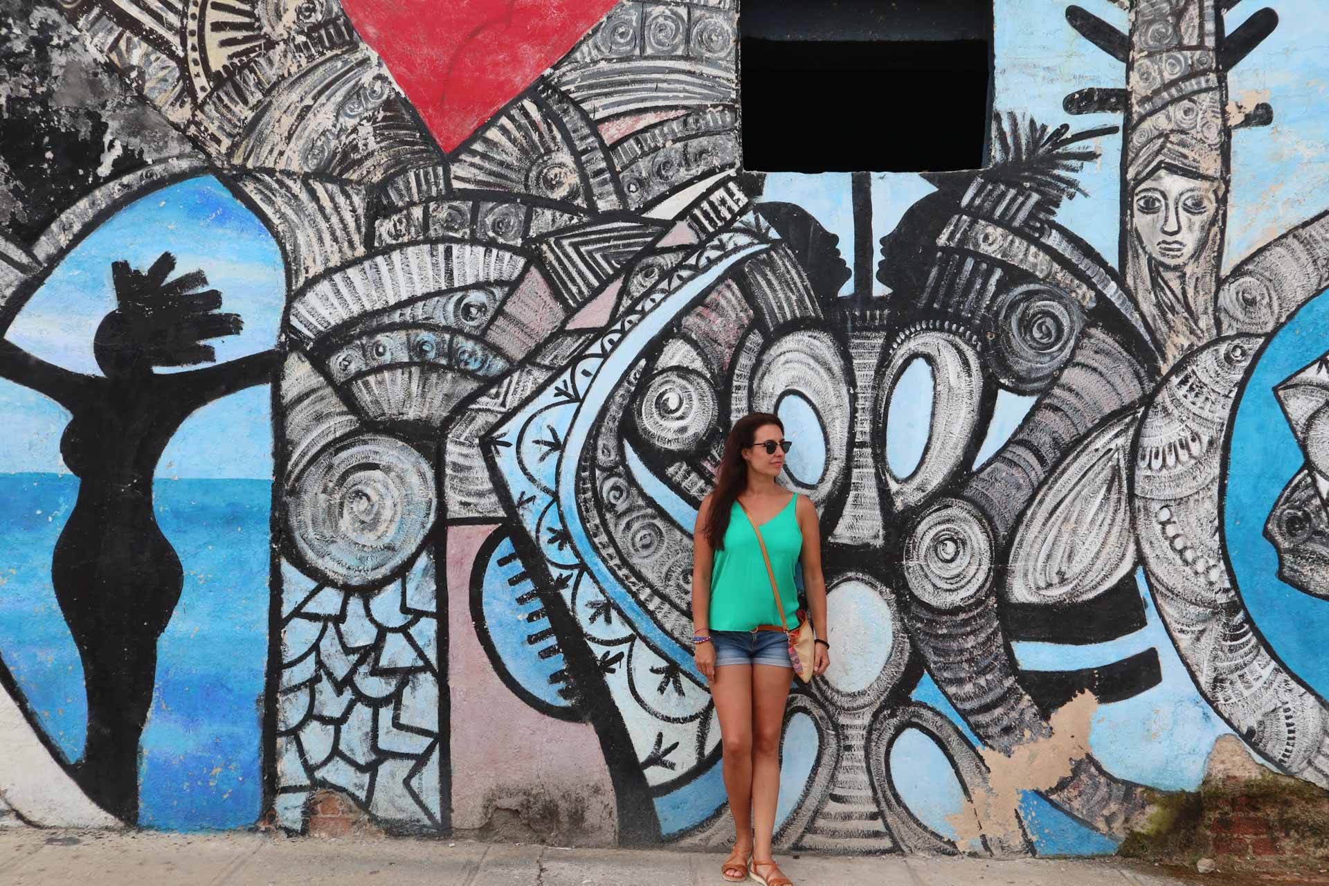 Disfruta de las maravillas de Cuba en un viaje en grupo reducido empezando por la Habana. Música, coches clásicos, playas paradisíacas y naturaleza.