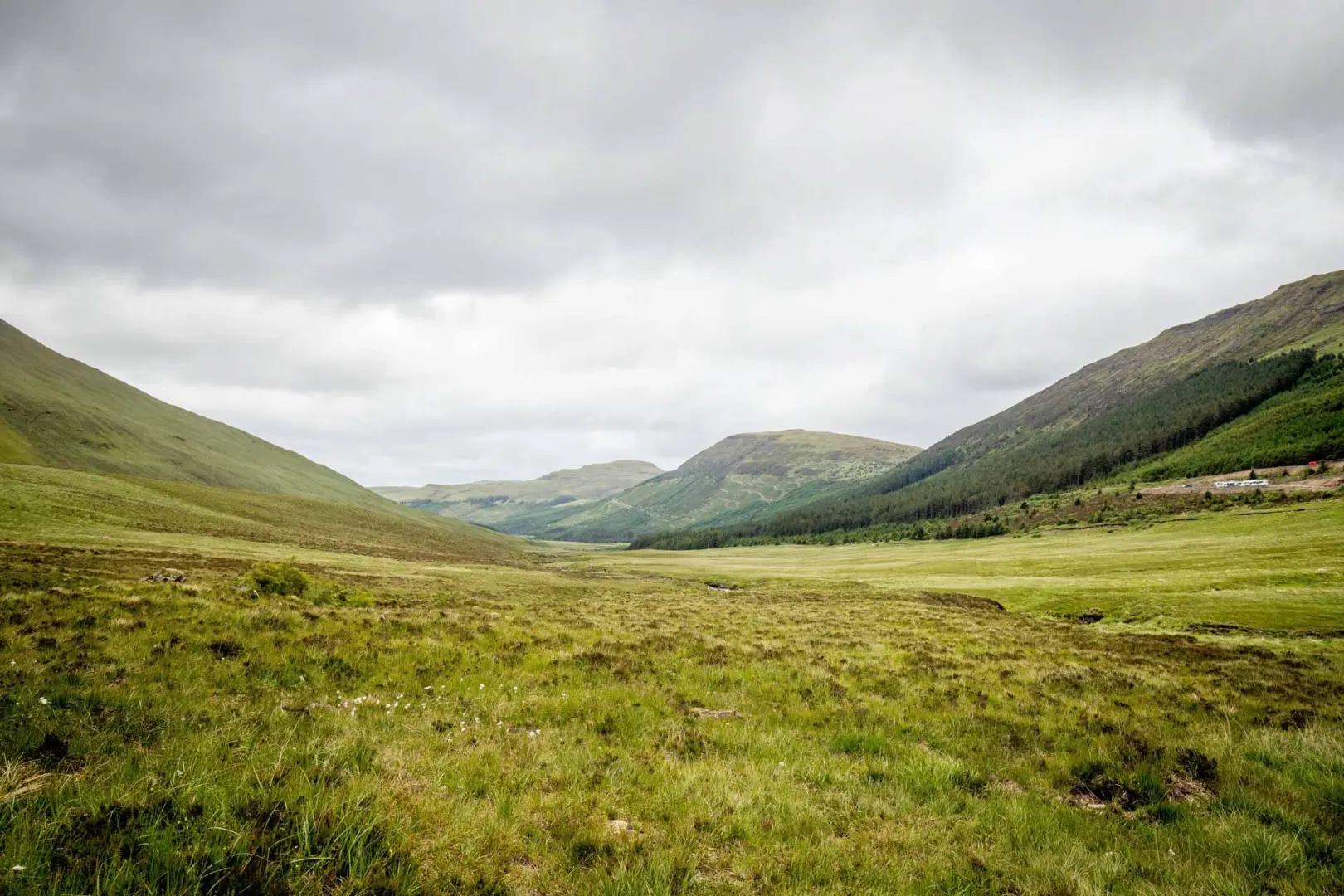 Adéntrate al corazón de la naturaleza, leyendas e historia de Escocia. Únete a este viaje a Escocia en grupo en el que, desde Edimburgo, recorrer la isla.
