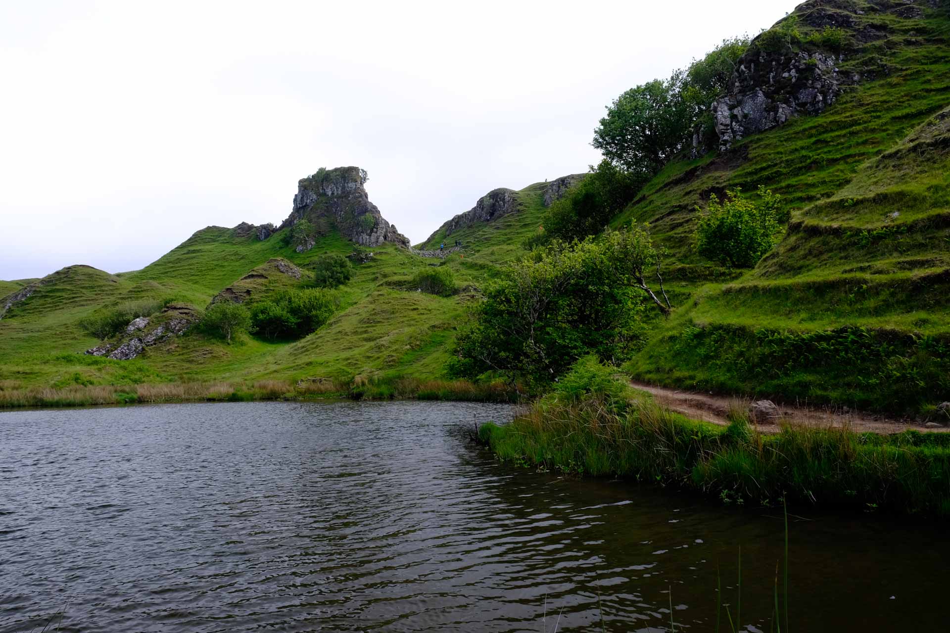 Adéntrate al corazón de la naturaleza, leyendas e historia de Escocia. Únete a este viaje a Escocia en grupo en el que, desde Edimburgo, recorrer la isla.