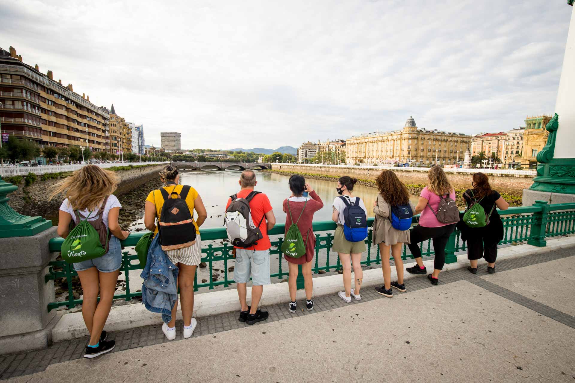 Viajar en grupo a San Sebastián durante un fin de semana es perfecto para conocer la que dicen es la ciudad más bonita de España. Subiremos a Monte Igueldo