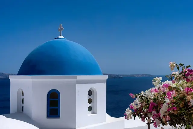 Únete a este viaje en grupo por las islas Griegas de Mikonos, Naxos y Santorini. Pasea por los pueblos blancos griegos, en barco y disfruta de atardeceres.