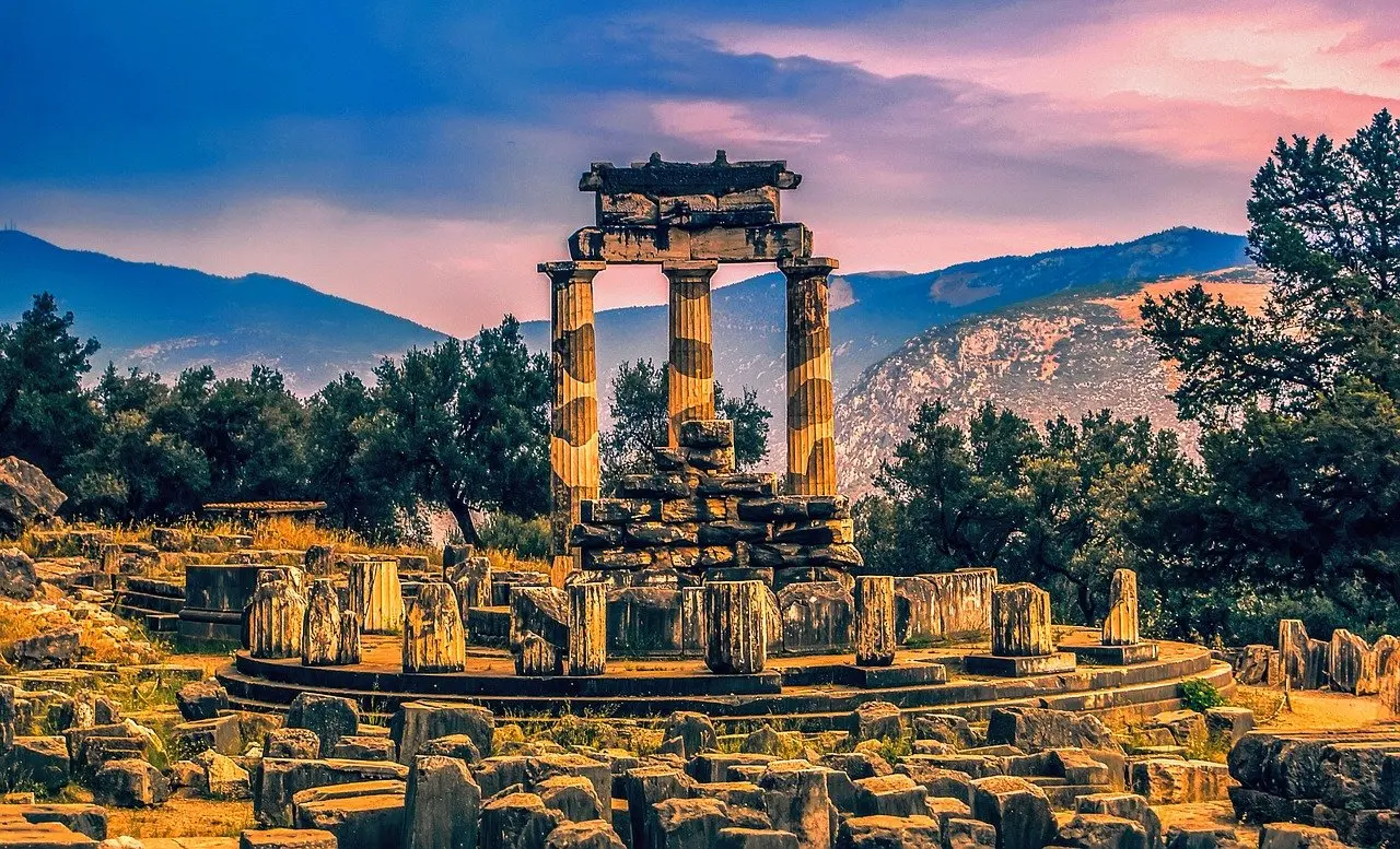 Si te apasiona la historia te invitamos a recorrer este impresionante país. En este viaje en grupo conocerás Atenas, Corinto y leyendas de Meteora