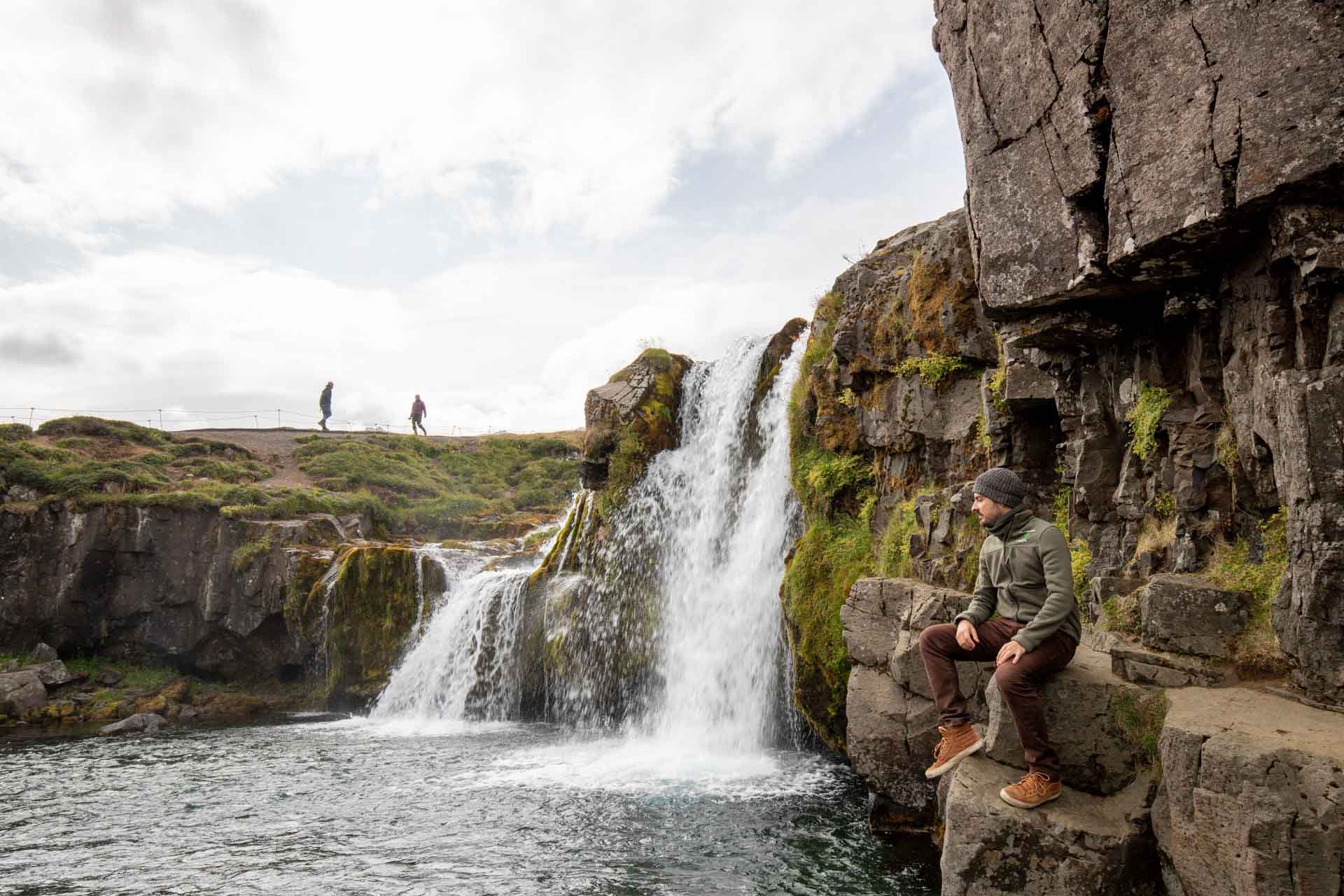 Únete a un viaje en grupo a Islandia, la tierra de fuego y hielo. Descubre las maravillas naturales de la famosa Ring Road, paisajes volcánicos y glaciares