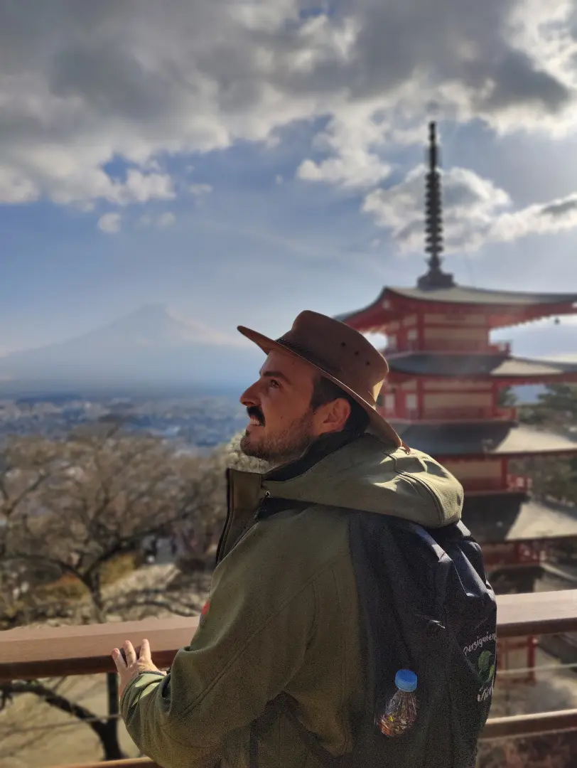 Vive la aventura de un viaje sorpresa en grupo a Japón. Descubre su cultura, paisajes y experiencias únicas. ¡Reserva y déjate llevar por el viento!