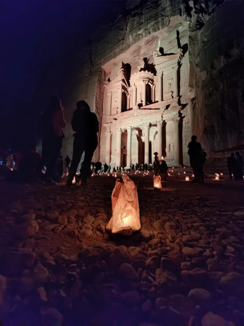 Petra de noche