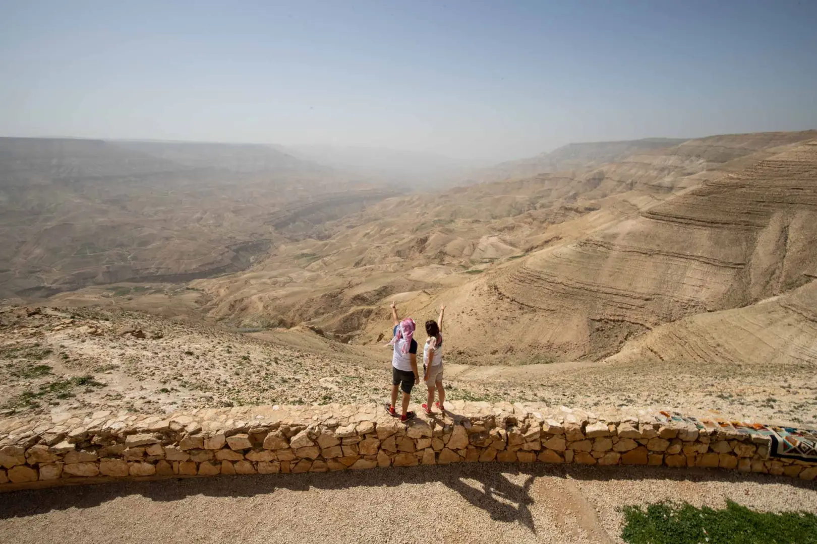 Únete al viaje a Jordania en grupo en el que conocer la tierra de los Nabateos, la impresionante Petra, las aguas del Mar Muerto y el desierto de Wadi Rum.