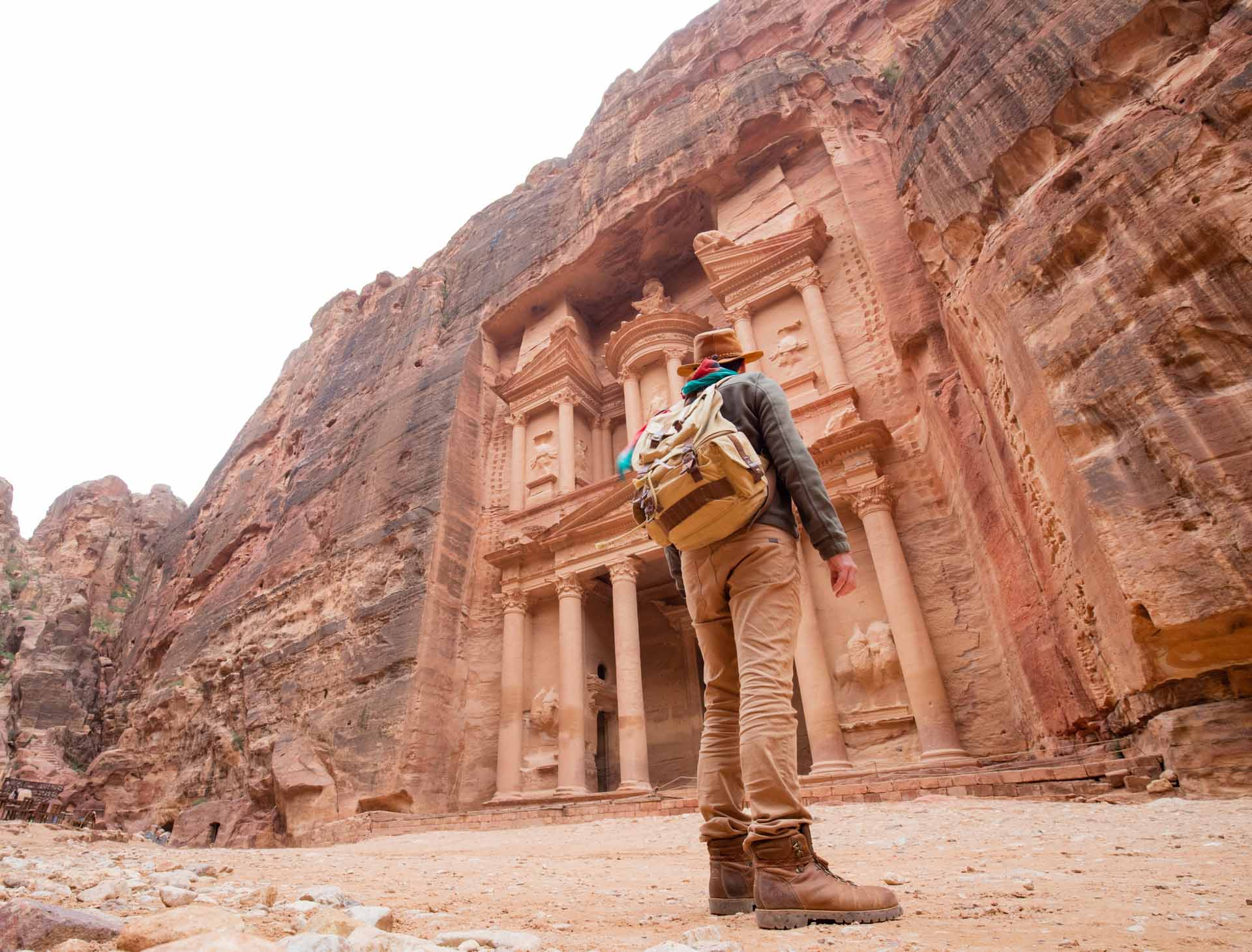 Únete al viaje a Jordania en grupo en el que conocer la tierra de los Nabateos, la impresionante Petra, las aguas del Mar Muerto y el desierto de Wadi Rum.
