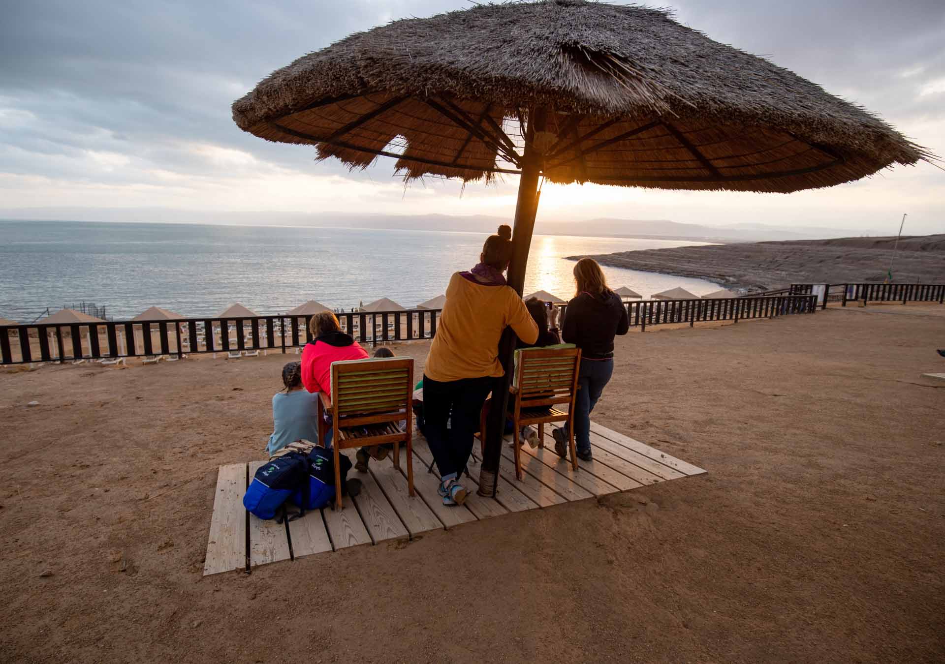 Únete al viaje a Jordania en grupo en el que conocer la tierra de los Nabateos, la impresionante Petra, las aguas del Mar Muerto y el desierto de Wadi Rum.