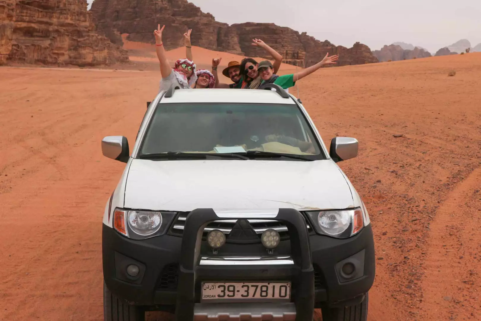 Únete al viaje a Jordania en grupo en el que conocer la tierra de los Nabateos, la impresionante Petra, las aguas del Mar Muerto y el desierto de Wadi Rum.