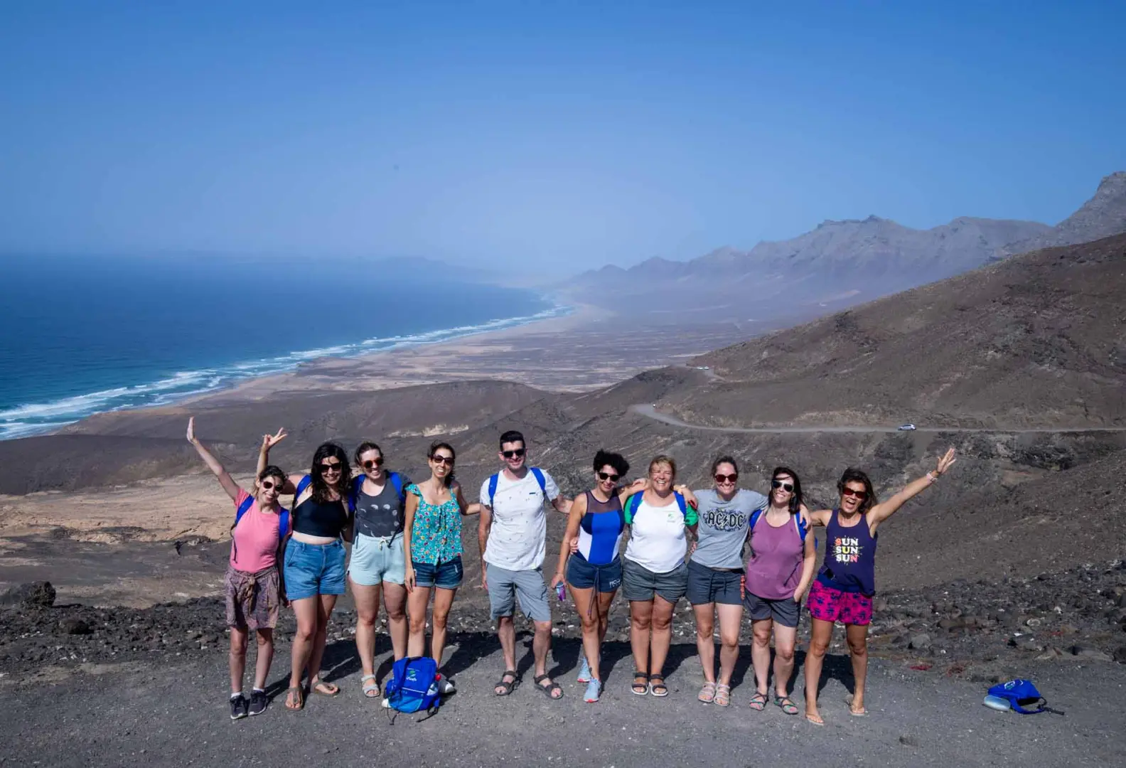 Únete a la escapada en grupo a Lanzarote y Fuerteventura, dos de las islas de Canarias más destacadas, donde hacer actividades de aventura y ver naturaleza