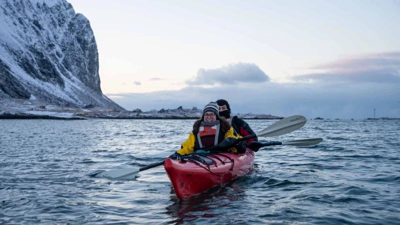 Navegar en Kayak por las aguas del mar nórdico