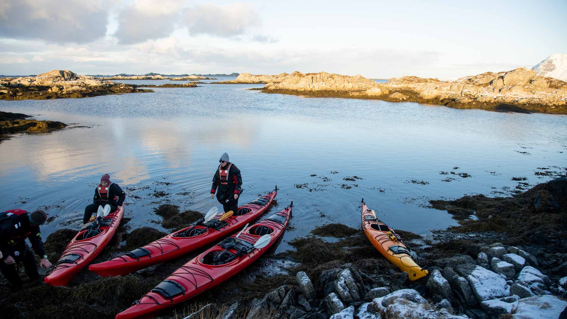 Uno de los espectáculos de la naturaleza más mágicos. Disfruta de un viaje en grupo por una región increíble de Noruega llamada las islas Lofoten.