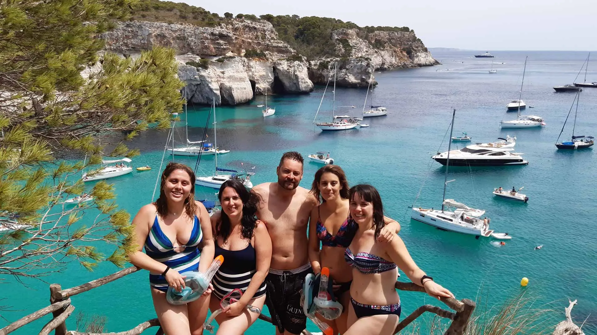Viaja en grupo reducido a Menorca, una de las islas más top de nuestro país. Parajes naturales, playas increíbles, actividades y muchas sorpresas más.
