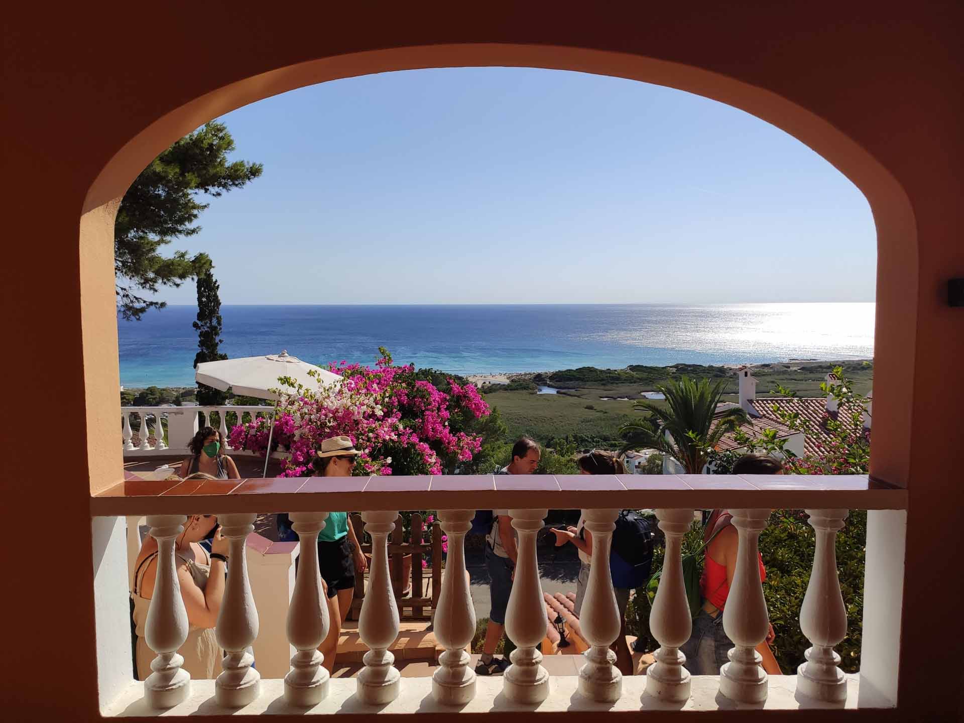 Viaja en grupo reducido a Menorca, una de las islas más top de nuestro país. Parajes naturales, playas increíbles, actividades y muchas sorpresas más.