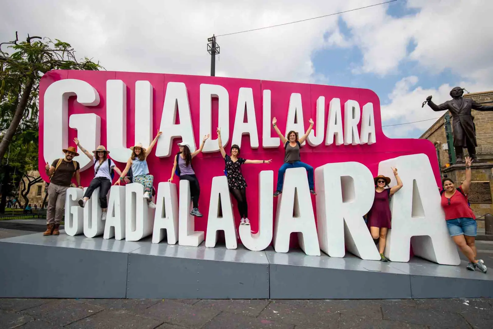 En este viaje en grupo a México queremos que vivas el Día de los Muertos como si fueras local. Visitaremos Ciudad de México, Guadalajara, Guanajuato...