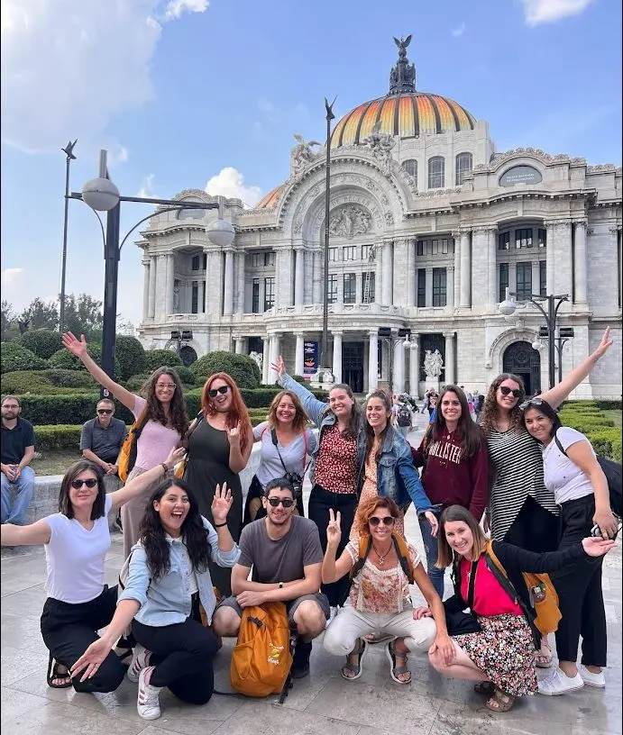 En este viaje en grupo a México queremos que vivas el Día de los Muertos como si fueras local. Visitaremos Ciudad de México, Guadalajara, Guanajuato...