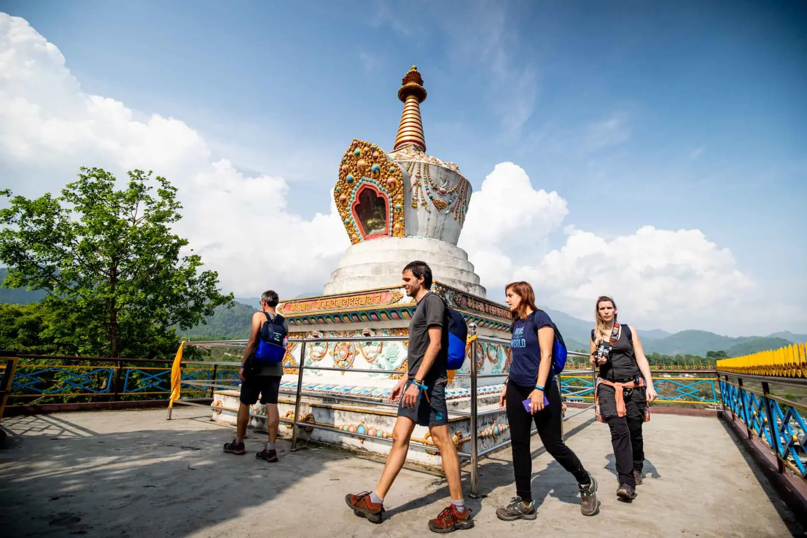 Viaje a Nepal en grupo reducido con desconocidos. Únete a este recorrido por Nepal, a los pies de los Himalayas, por sus templos, montañas y selvas