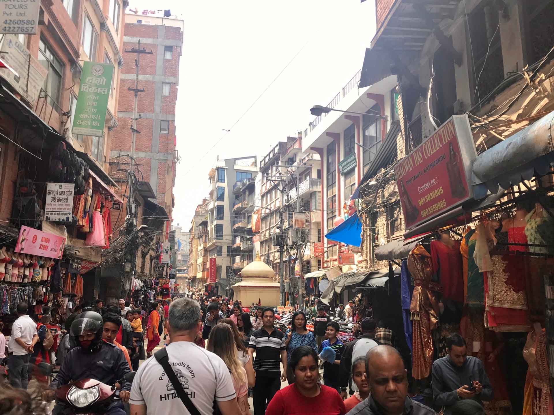 Únete a este viaje a Nepal organizado donde, desde Katmandú, conocerás la cuna del budismo, la selva de Chitwan y los imponentes Himalayas desde Pokhara.