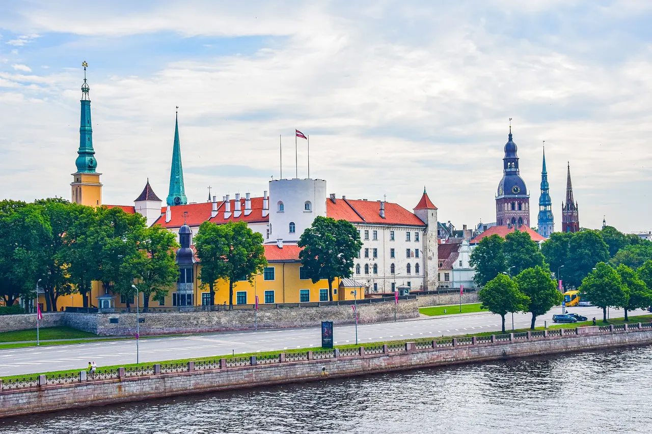Conoce los Países Bálticos en un viaje en grupo. Estonia, Letonia y Lituania, destinos poco conocidos pero que esconden auténticas maravillas histórica.