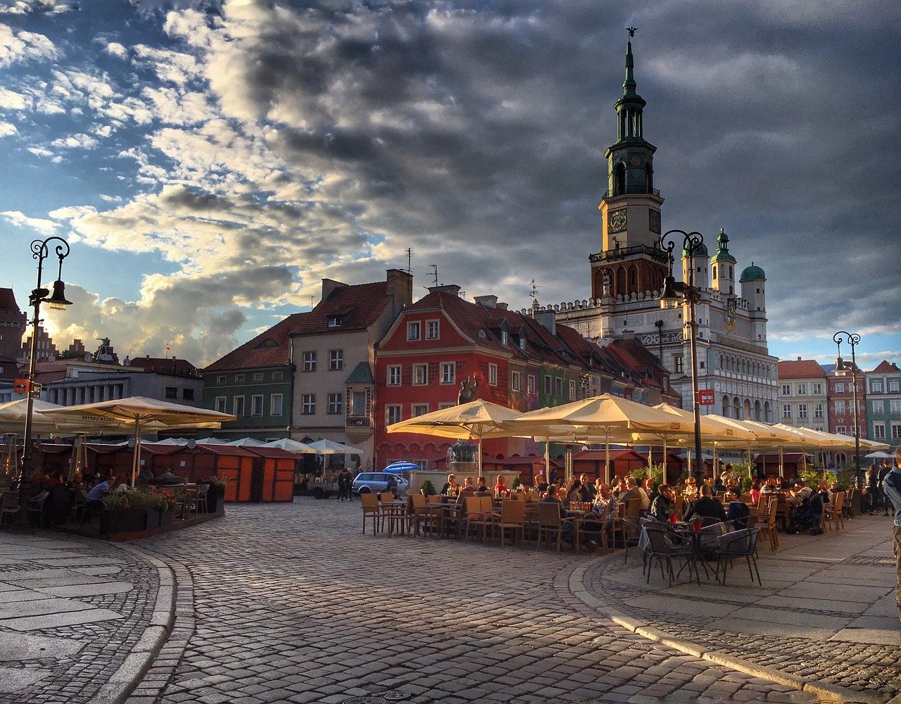 Esta escapada a Polonia es un paseo cultural por ciudades con encanto como Varsovia, Cracovia y descubrir Auschwitz y Poznan