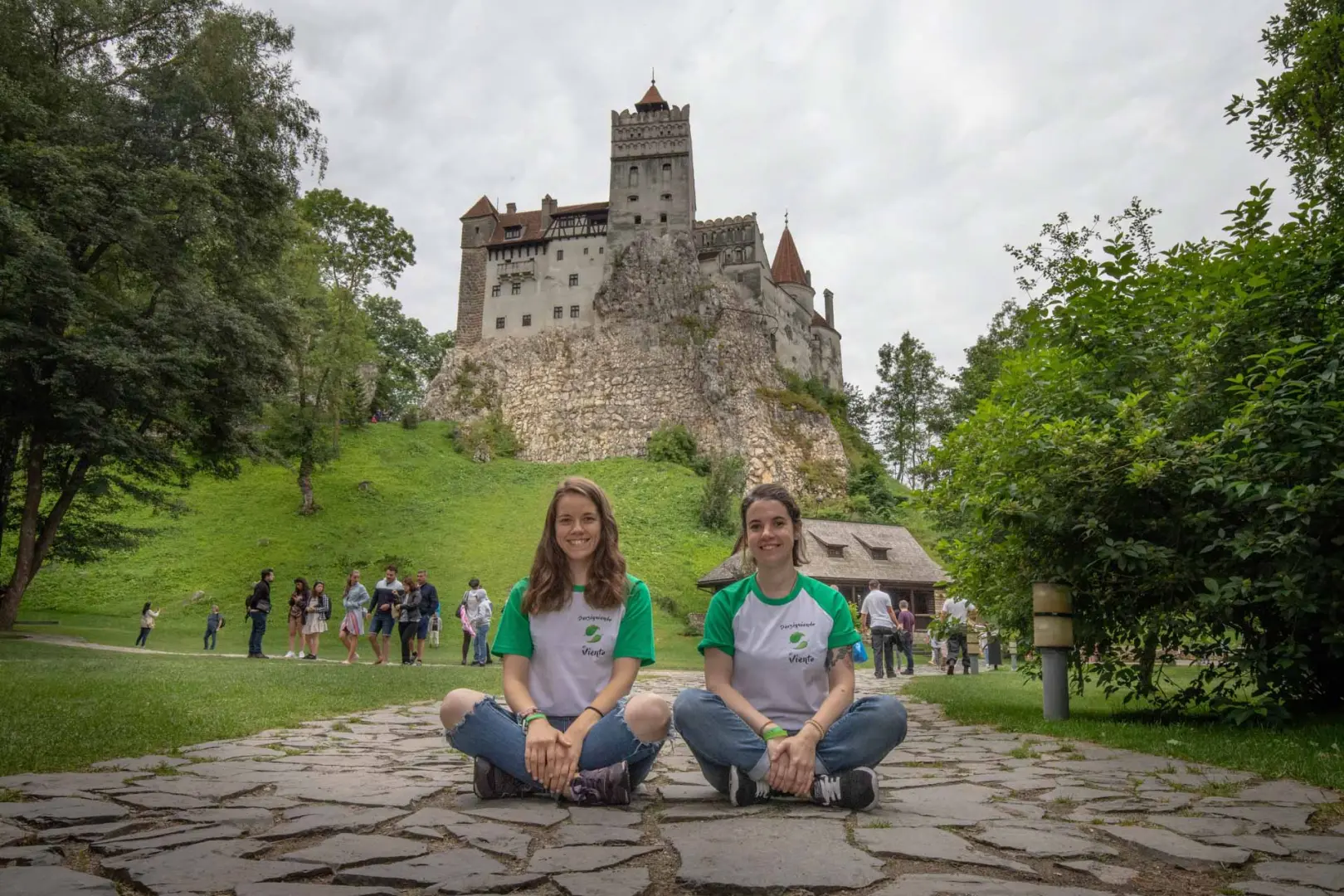 Descubre los misterios de este increíble país lleno de leyendas y castillos. Saliendo desde Bucarest, yendo a Sibiu, Rasnov y Brasov en Transilvania