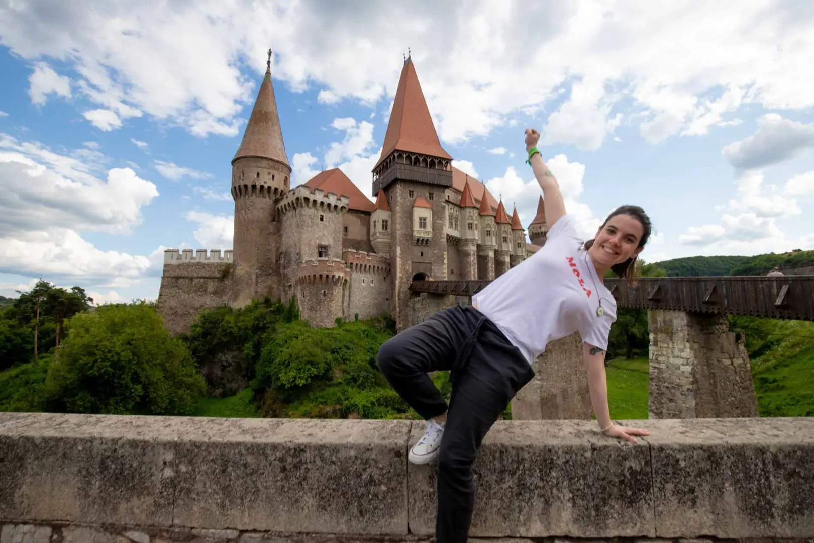 Descubre los misterios de este increíble país lleno de leyendas y castillos. Saliendo desde Bucarest, yendo a Sibiu, Rasnov y Brasov en Transilvania