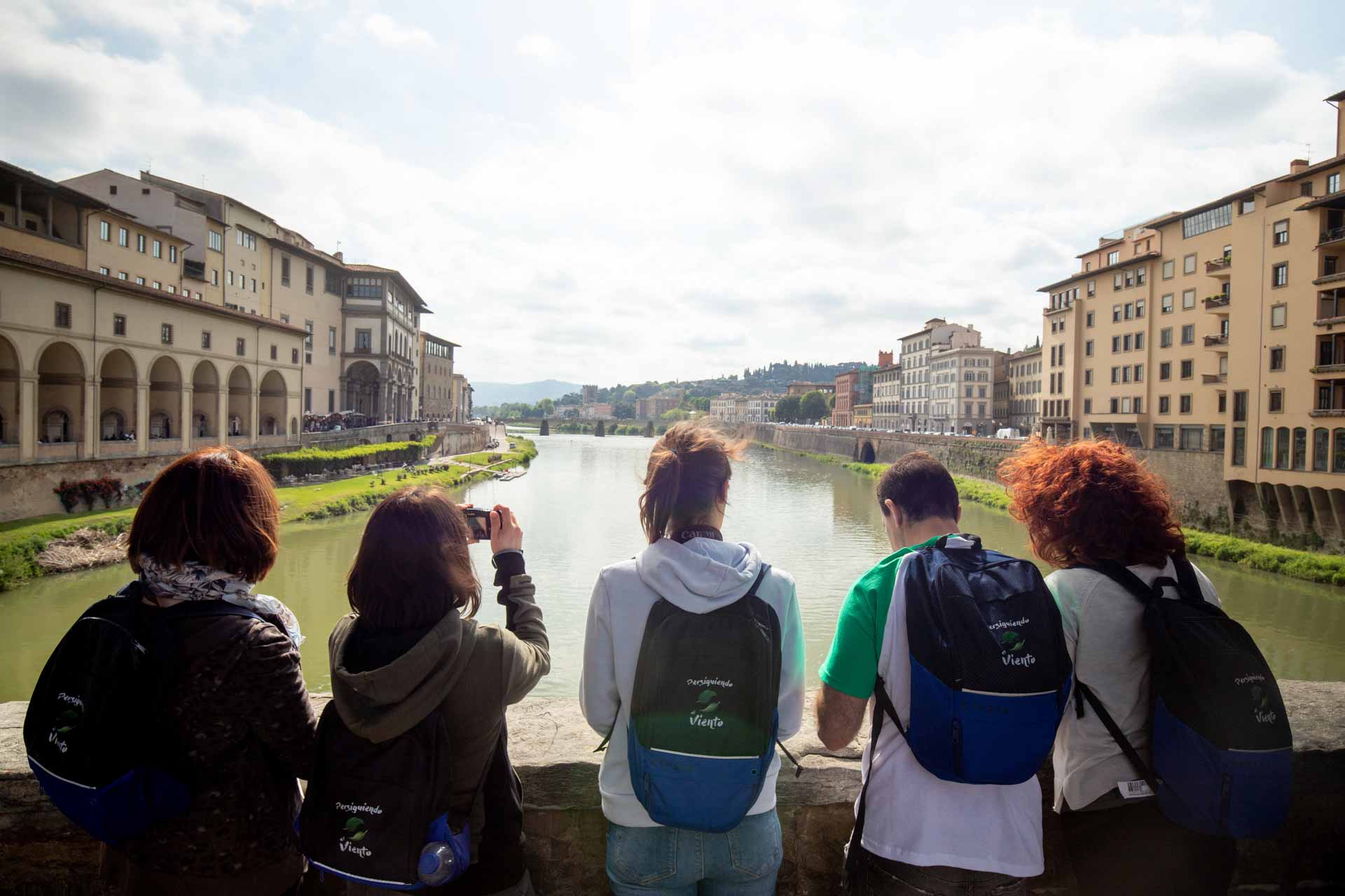 Conoce Florencia, recorre la Toscana en un Fiat 500, devora los vinos italianos en un cata y  posa ante la torre inclinada de Pisa.