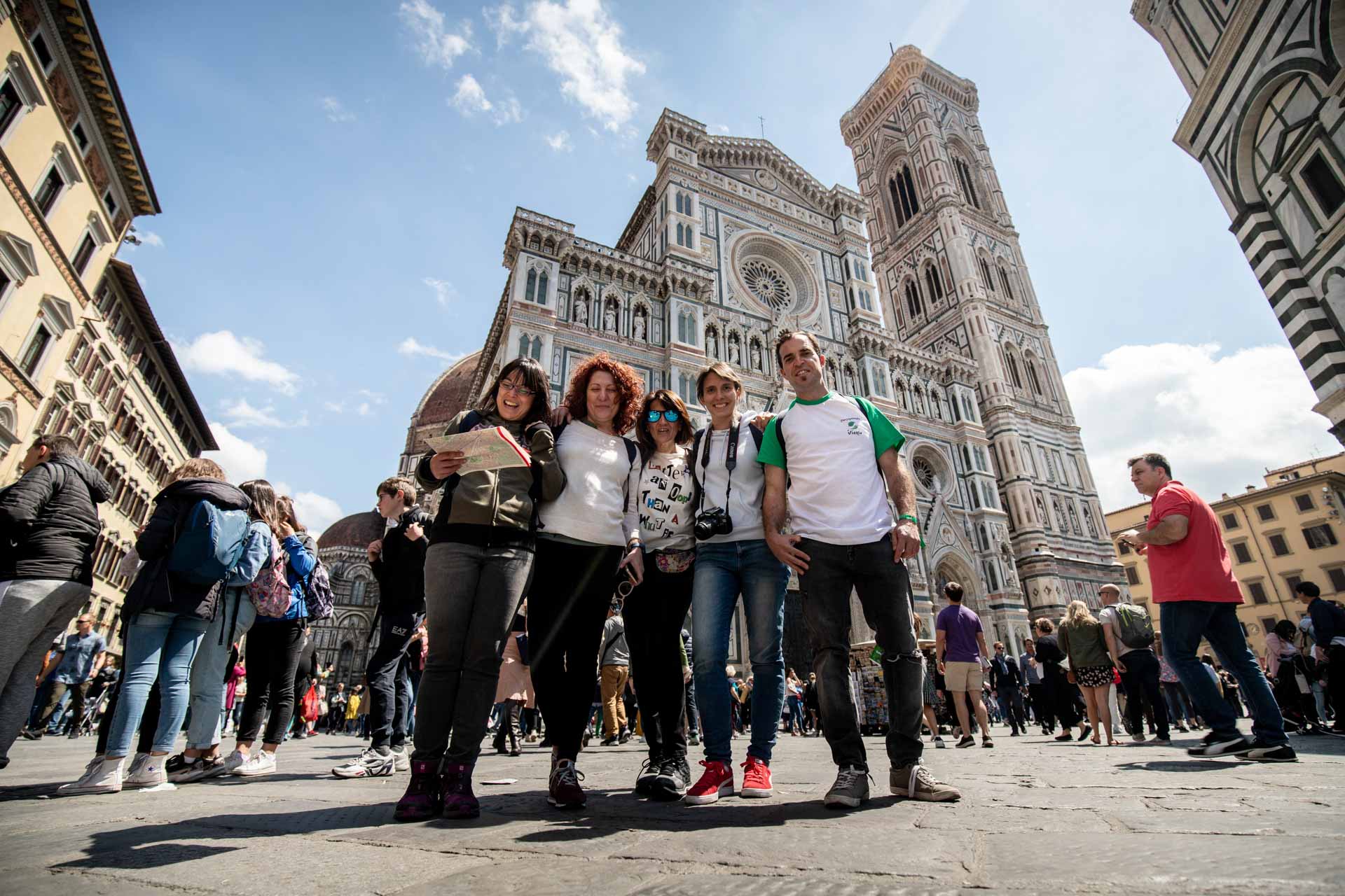 Conoce Florencia, recorre la Toscana en un Fiat 500, devora los vinos italianos en un cata y  posa ante la torre inclinada de Pisa.