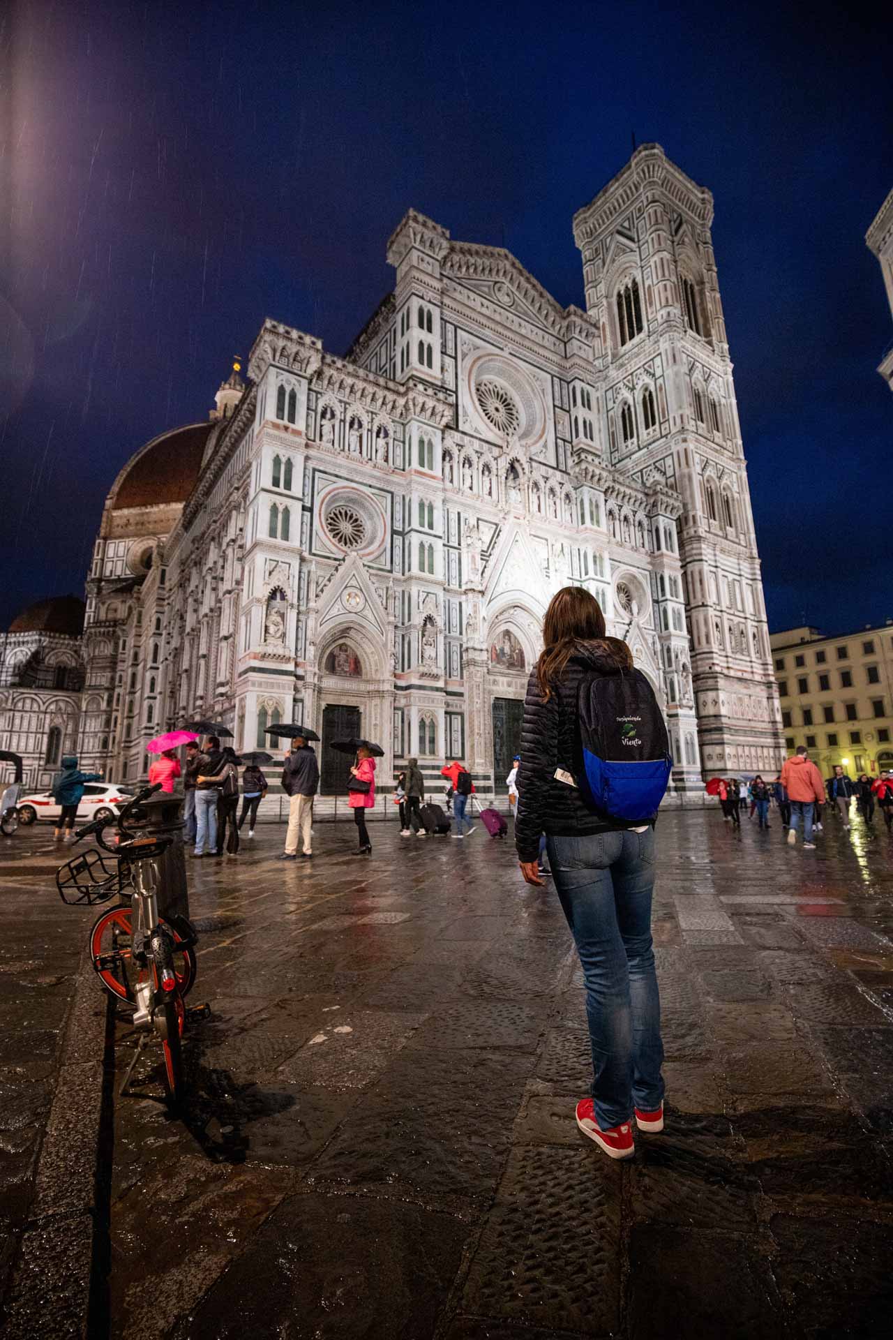 Conoce Florencia, recorre la Toscana en un Fiat 500, devora los vinos italianos en un cata y  posa ante la torre inclinada de Pisa.