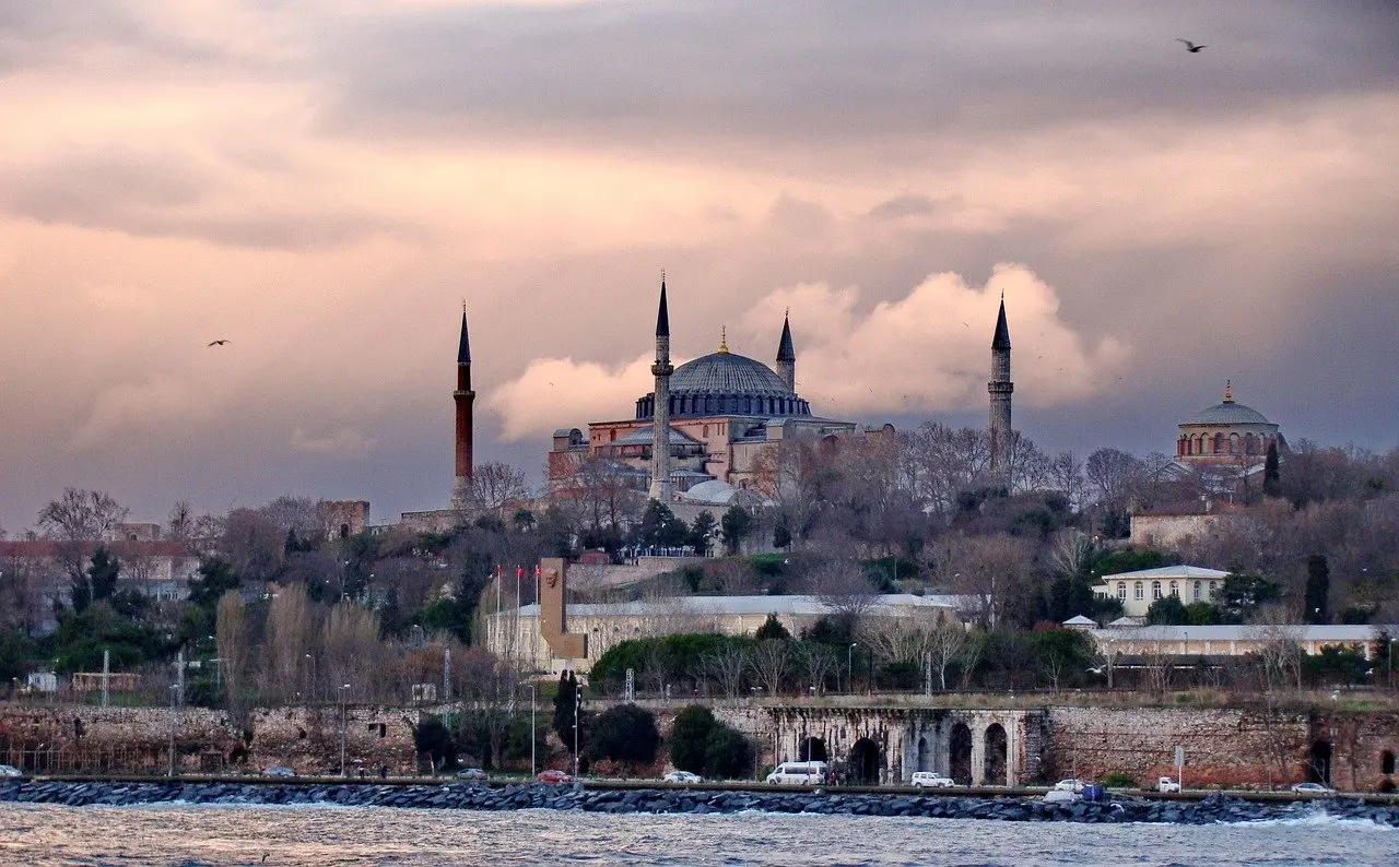 Viaja en grupo con nosotros a Turquía y descubre las maravillas que nos ofrece este país. Desde la espectacular Estambul hasta la increíble Capadocia